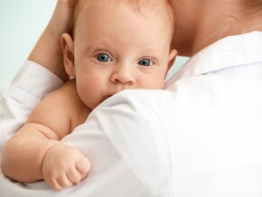 dziecko na rękach u lekarza