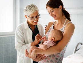 mama z dzieckiem w gabinecie pediatry