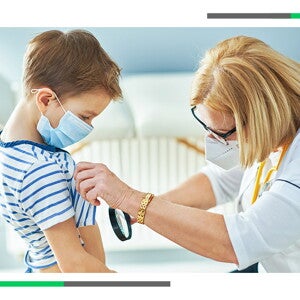 dziecko badane w trakcie wizyty u lekarza