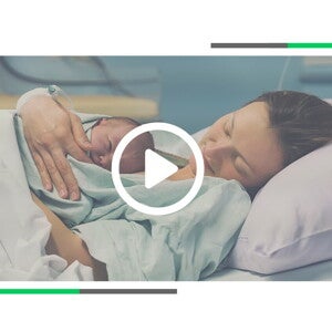 Matka i noworodek na sali porodowej