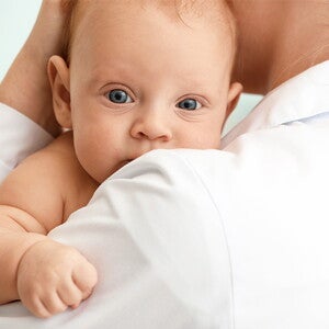 dziecko na rękach u lekarza